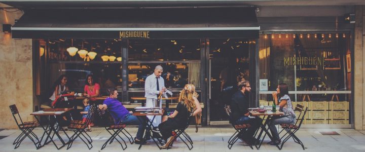 entdecken sie die freude des essens im freien mit unserem al fresco dining erlebnis. genießen sie kulinarische köstlichkeiten unter dem offenen himmel, umgeben von einer einladenden atmosphäre und frischer luft. perfekt für gesellige abende oder romantische dinner. lassen sie sich von unserer vielfältigen speisekarte und den liebevoll gestalteten außenbereichen begeistern.