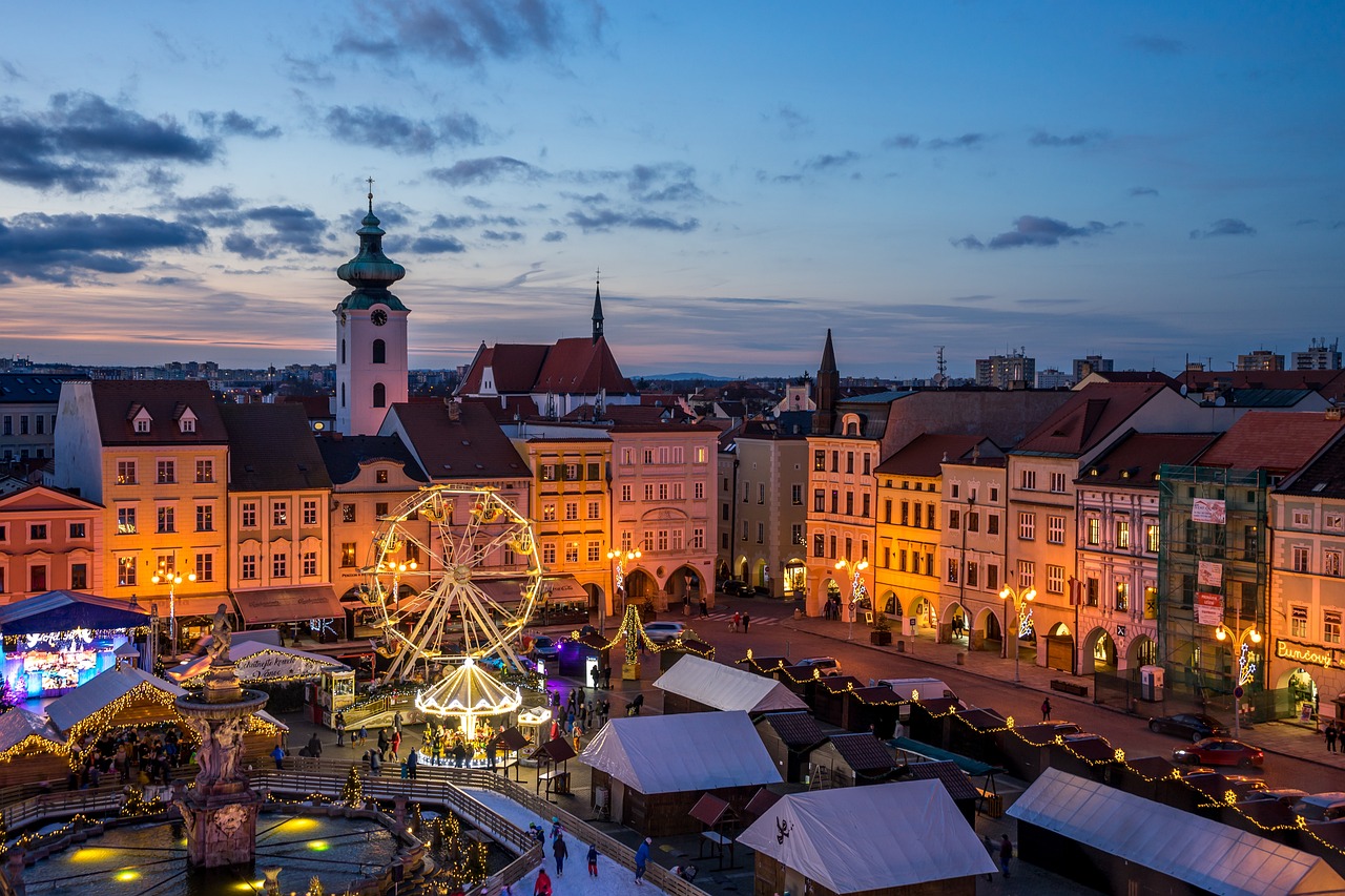 entdecken sie den zauber der weihnachtsmärkte in deutschland, mit festlicher atmosphäre, handgefertigten geschenken, köstlichen leckereien und wundervollen weihnachtslichtern. tauchen sie ein in die bezaubernde welt der festlichen traditionen und genießen sie unvergessliche momente mit freunden und familie.