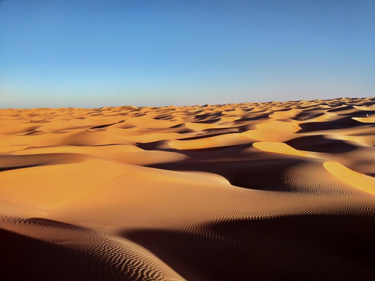 aktuelle reisehinweise für algerien: erfahren sie alles über sicherheit, einreisebestimmungen und tipps für eine erfolgreiche reise in dieses faszinierende nordafrikanische land.