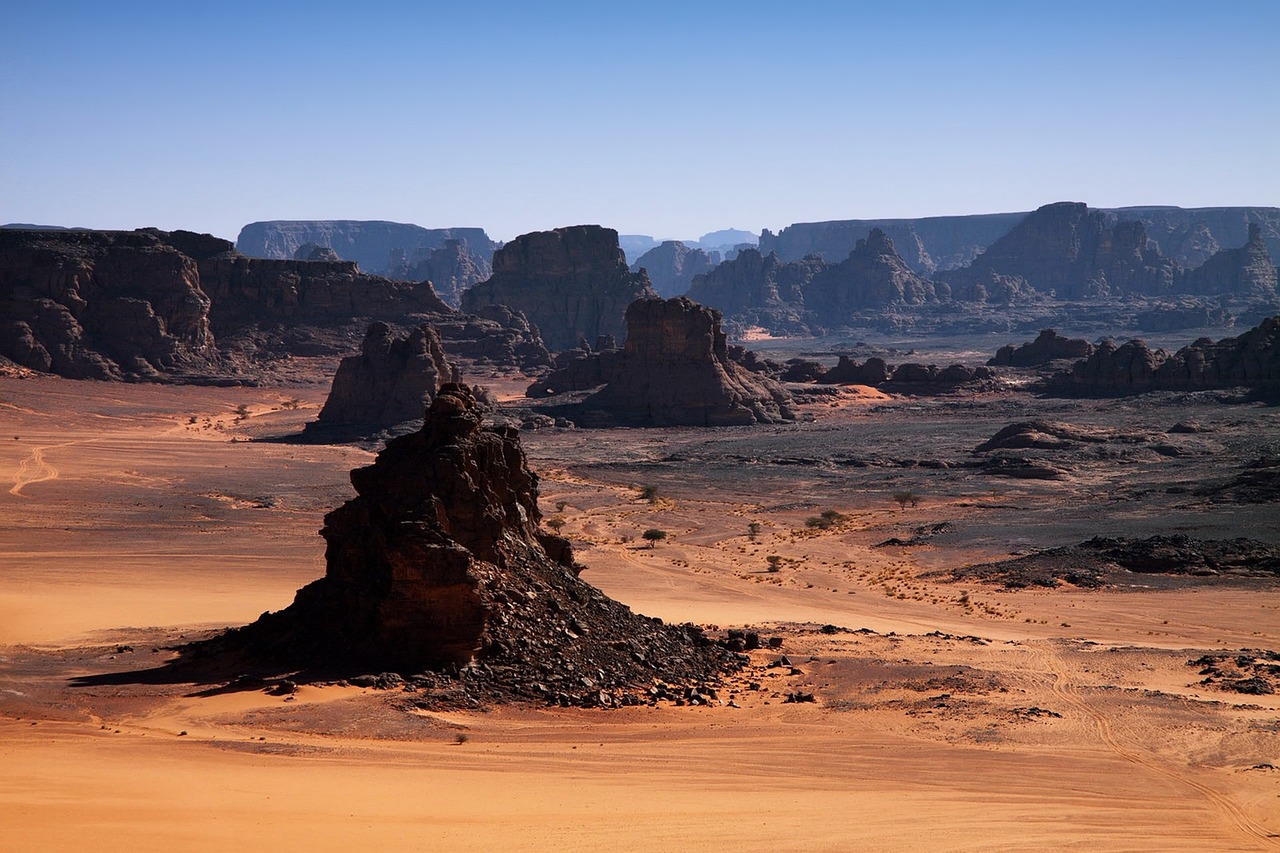 erhalten sie aktuelle reisehinweise für algerien. informieren sie sich über sicherheitsmaßnahmen, lokale gesetze und wichtige informationen für eine sichere und angenehme reise.