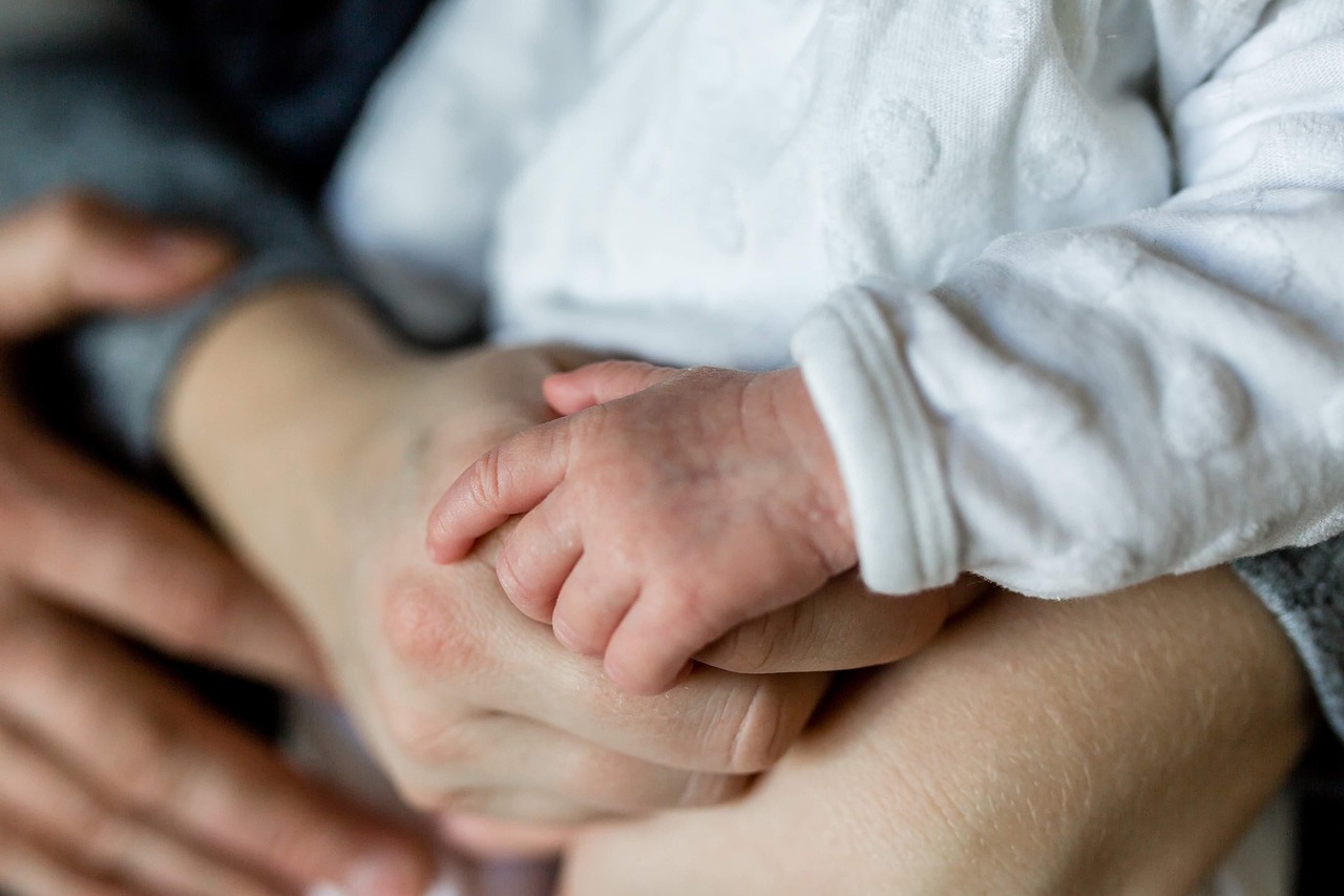 entdecken sie die bedeutung von familie in unserem leben. erfahren sie, wie familiäre bindungen unsere beziehungen stärken und ein gefühl der zugehörigkeit schaffen. die familie ist das herzstück unserer gemeinschaften und bietet unterstützung, liebe und freude.