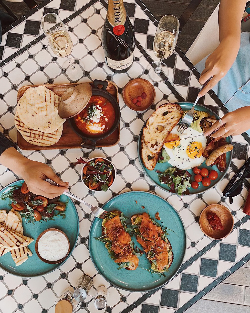 entdecken sie unseren köstlichen veganen brunch, der gesunde und kreative gerichte bietet, die sowohl veganer als auch liebhaber pflanzlicher küche begeistern. perfekt für ein entspanntes wochenende mit freunden oder familie!