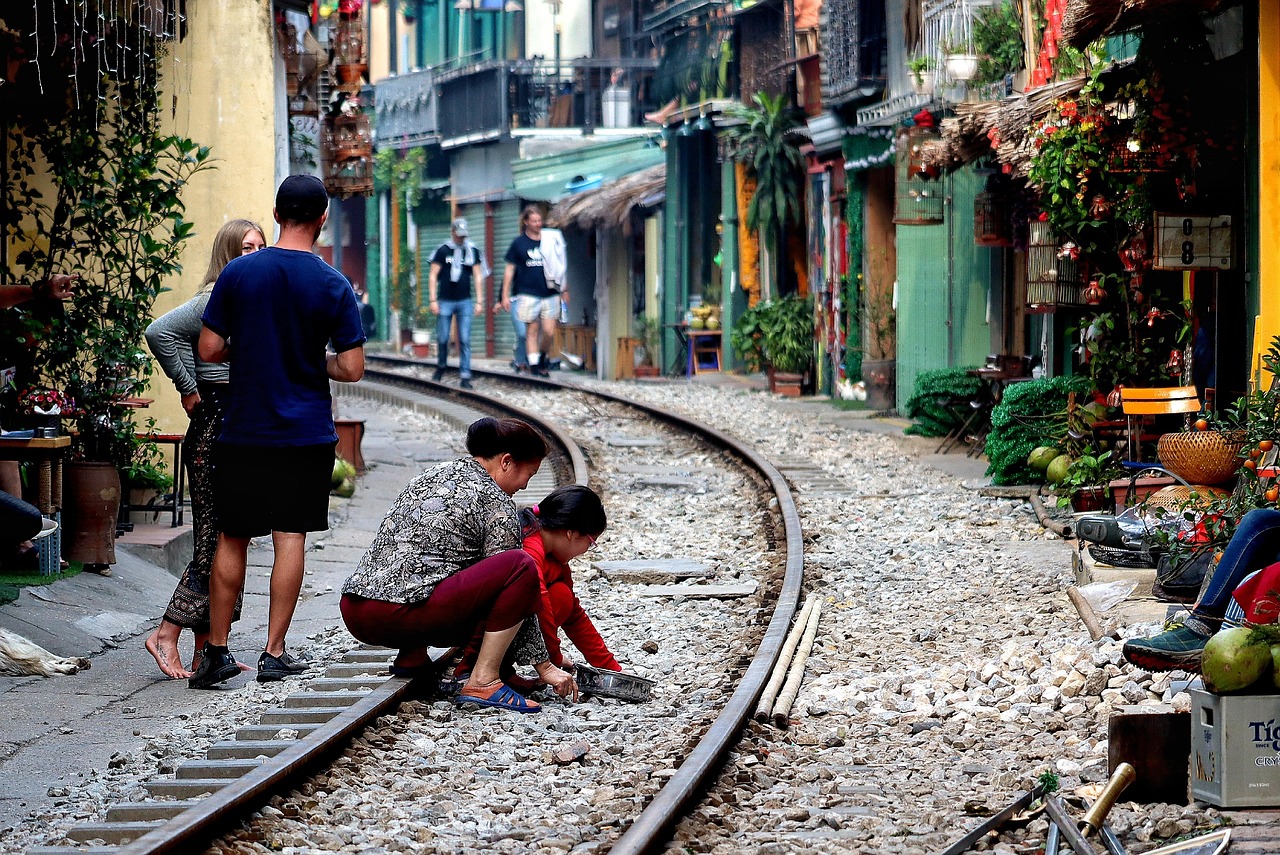 entdecken sie die faszinierende stadt hanoi, die hauptstadt vietnams, bekannt für ihre reichhaltige geschichte, atemberaubende architektur und köstliche küche. genießen sie die lebhaften straßenmärkte, historischen tempel und die charmante altstadt, während sie in das kulturelle erbe eintauchen.