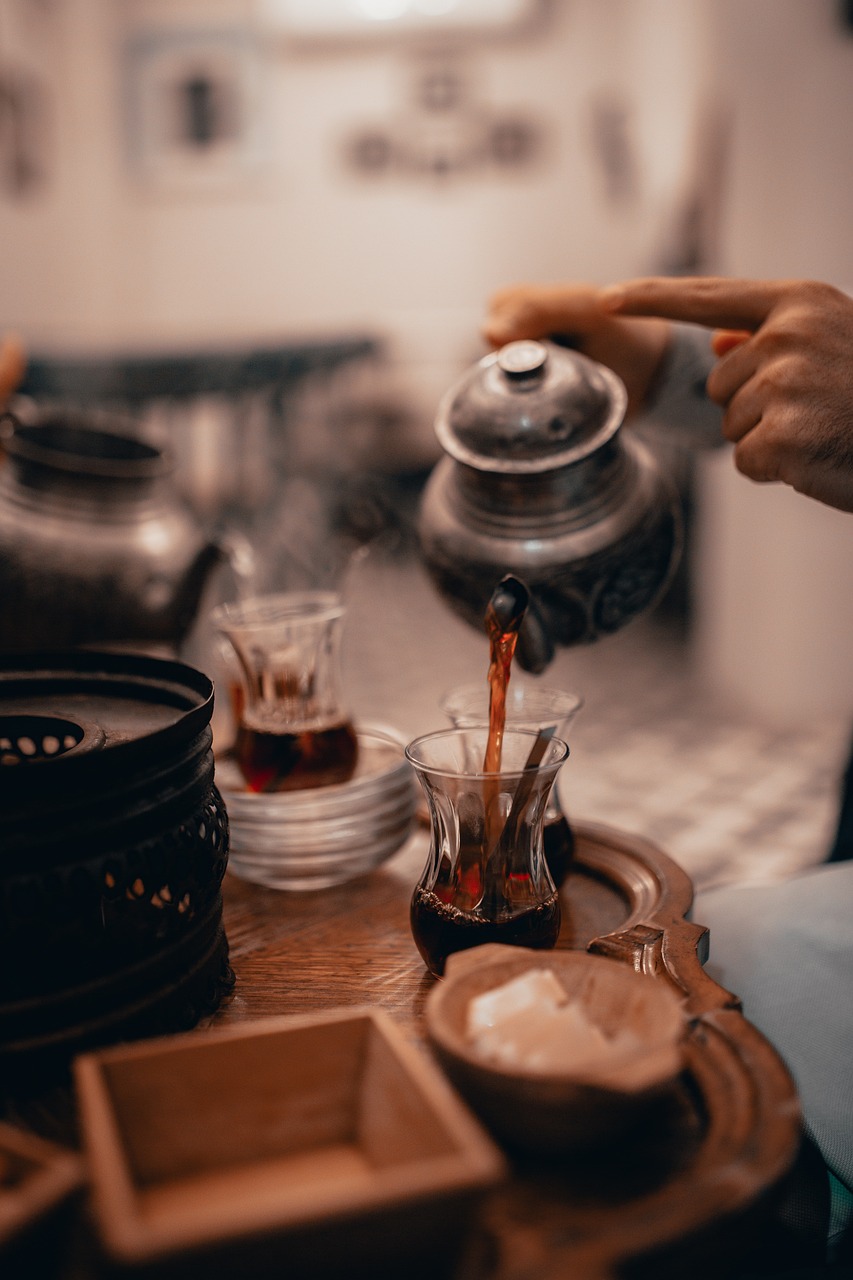 entdecken sie die faszinierende welt der kaffee- und teekultur. von traditionellen zubereitungsmethoden bis hin zu modernen trends – tauchen sie ein in die vielfalt der aromen und rituals, die diese beiden getränke umgeben.