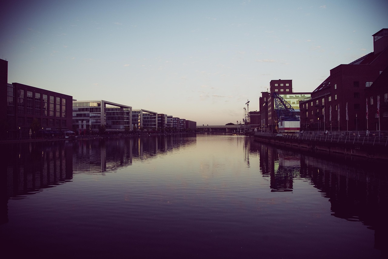 entdecken sie den ruhrpott – eine facettenreiche region im herzen deutschlands, bekannt für ihre industriegeschichte, kulturellen highlights und herzliche atmosphäre. erleben sie das pulsierende leben, die vielfalt an freizeitaktivitäten und die gastfreundschaft der menschen.