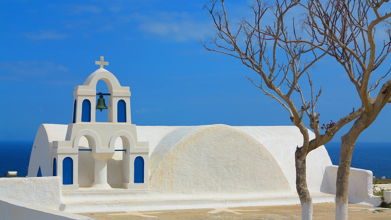 erleben sie die atemberaubende schönheit von santorini, einer der malerischsten inseln griechenlands. entdecken sie charmante dörfer, spektakuläre sonnenuntergänge und kristallklares wasser. perfekt für romantische ausflüge und unvergessliche urlaubserlebnisse.