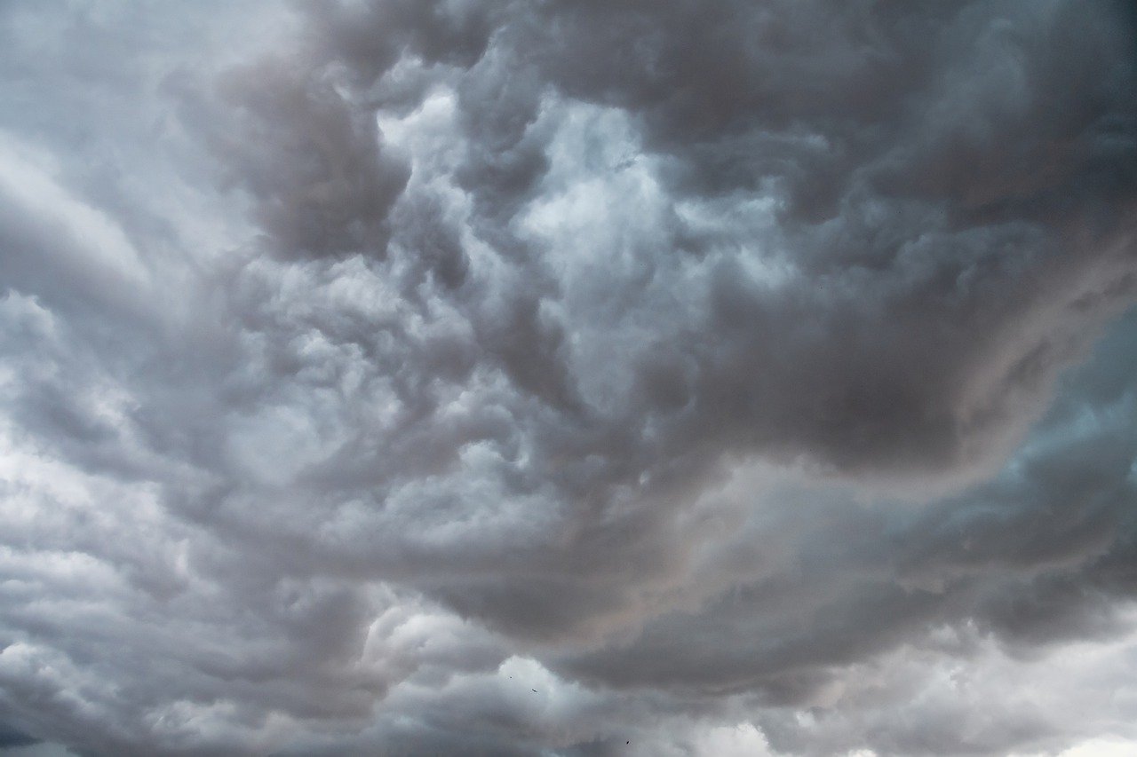 erleben sie die kraft und schönheit eines sturms. entdecken sie die faszinierenden wetterphänomene und ihre auswirkungen auf die natur und unsere umwelt. lassen sie sich von der intensität und dramatik eines sturmereignisses mitreißen!