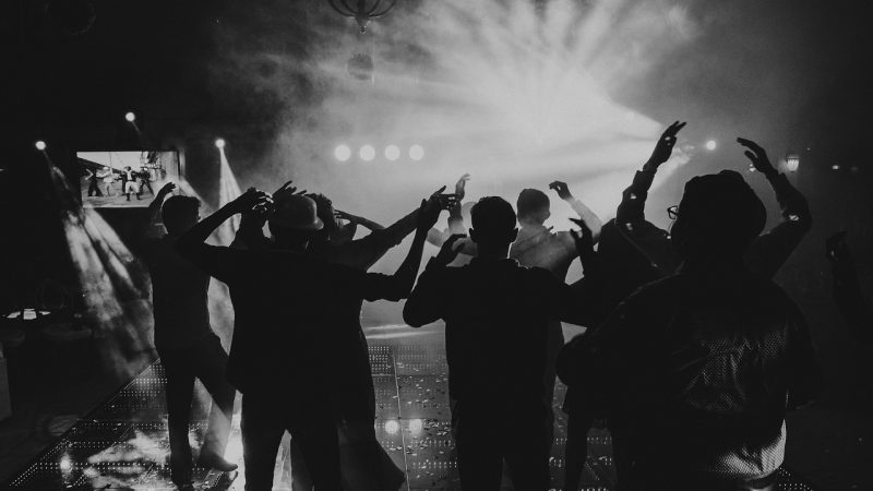 erleben sie das pulsierende nachtleben auf mallorca mit unvergesslichen partys, lebhaften clubs und entspannenden stränden. entdecken sie die besten hotspots für unvergessliche nächte auf der sonneninsel!